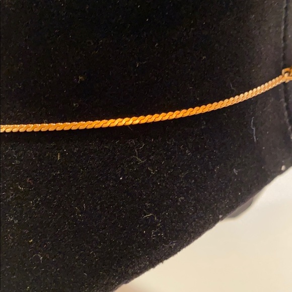 Gold-toned and red stones necklace - Picture 4 of 5